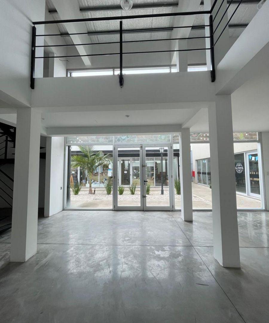 Foto de EXCLUSIVO LOCAL COMERCIAL EN ALQUILER – UBICACIÓN PRIVILEGIADA EN VILLA, imagen 5