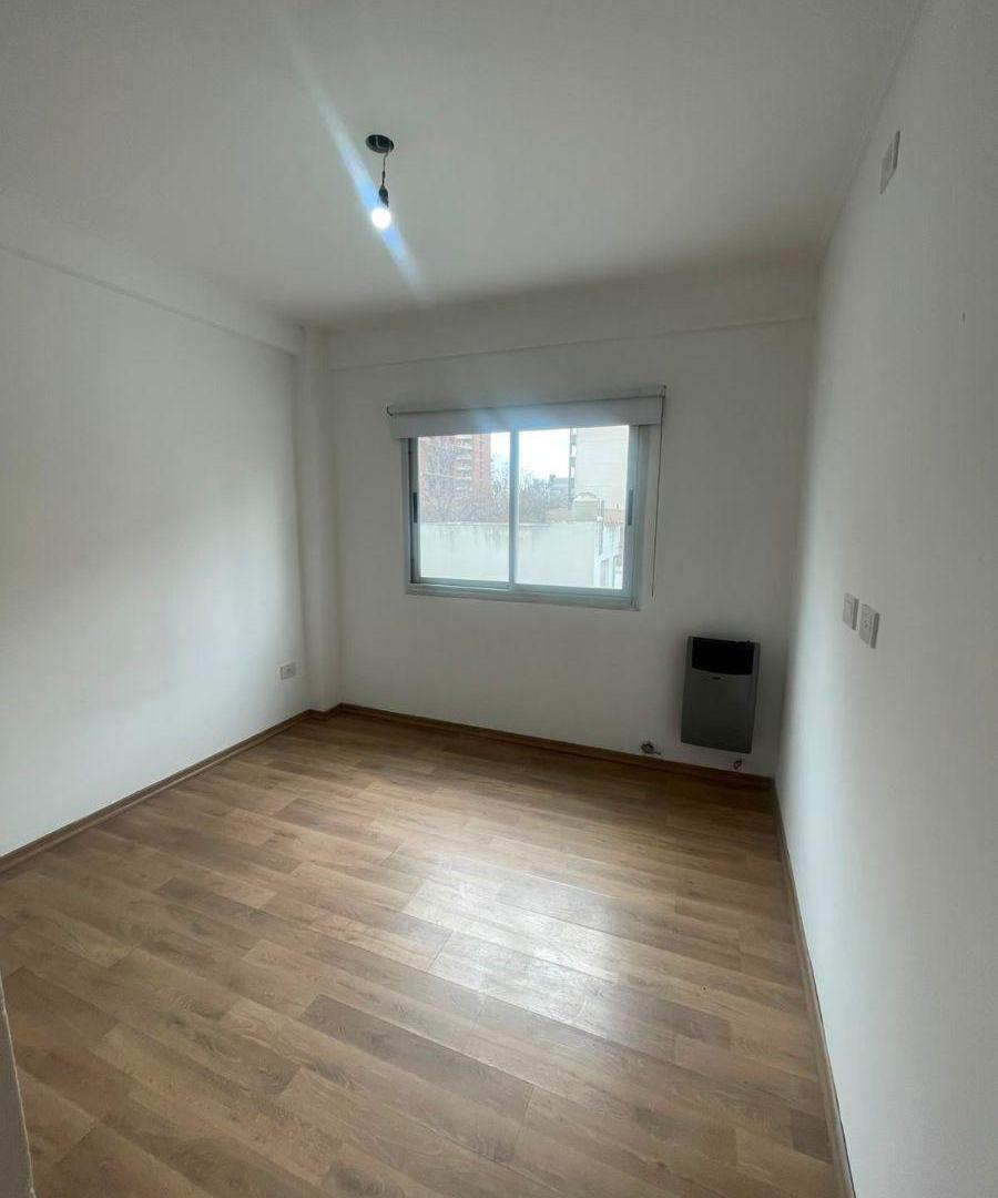 Foto de HERMOSO 2 AMBIENTES CON BALCÓN AL CONTRAFRENTE Y PATIO EN EXCELENTE, imagen 2