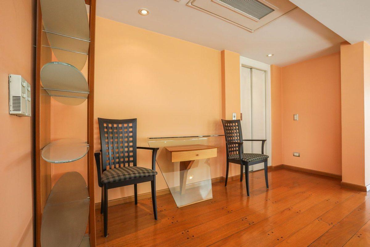 Venta Piso 5 Ambientes y 3 Cocheras Barracas 2