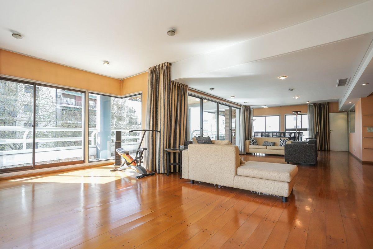 Venta Piso 5 Ambientes y 3 Cocheras Barracas 2