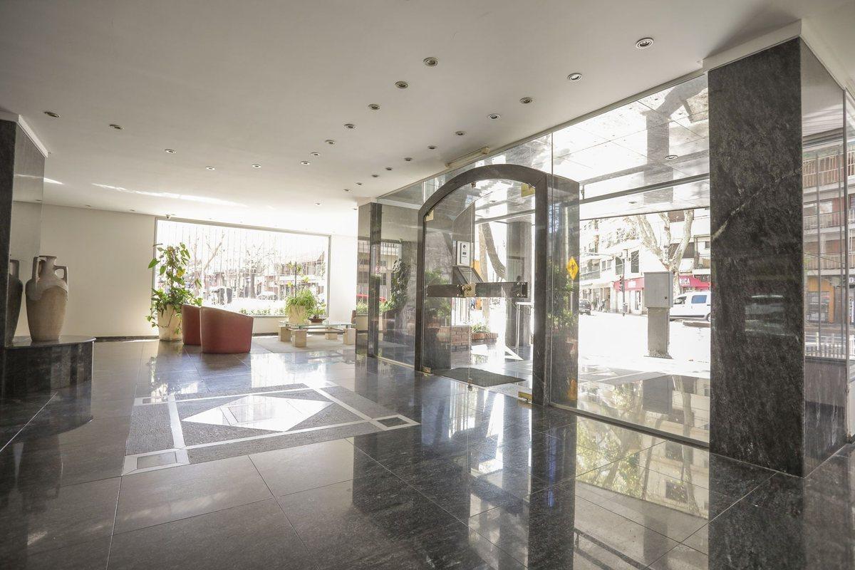 Venta Piso 5 Ambientes y 3 Cocheras Barracas 1