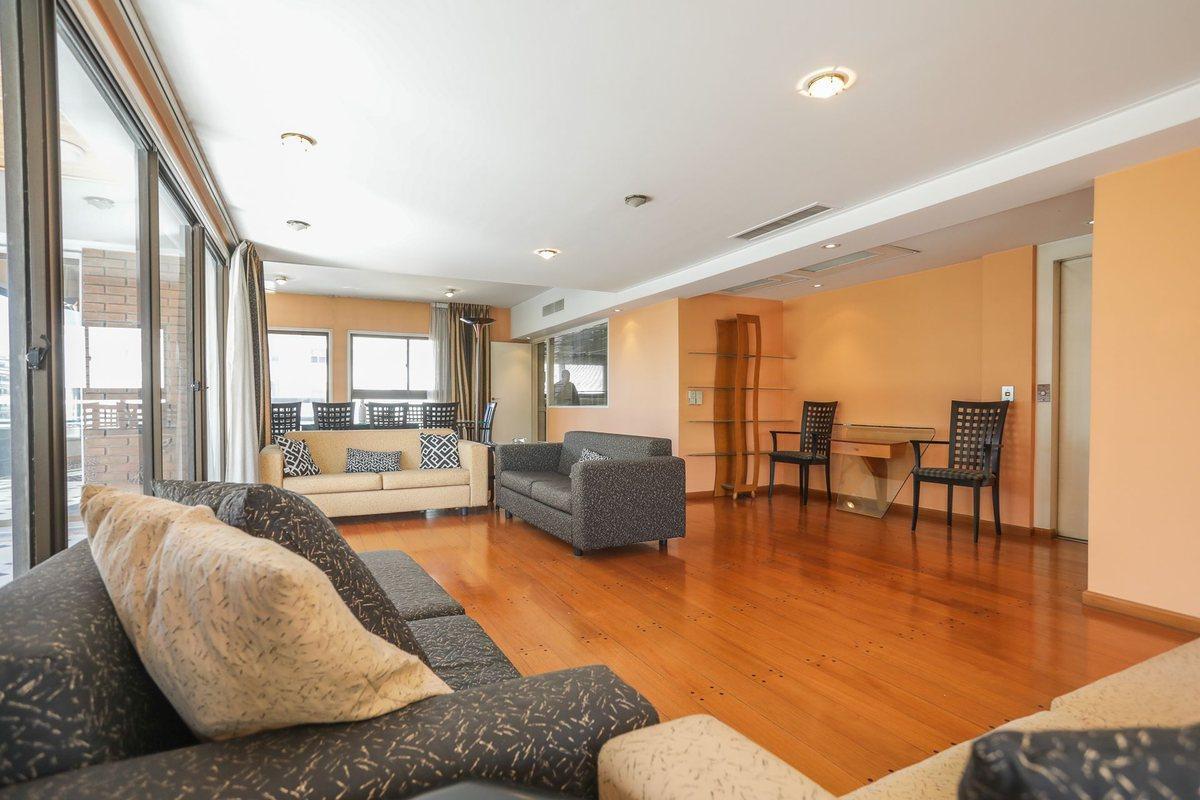 Venta Piso 5 Ambientes y 3 Cocheras Barracas 4