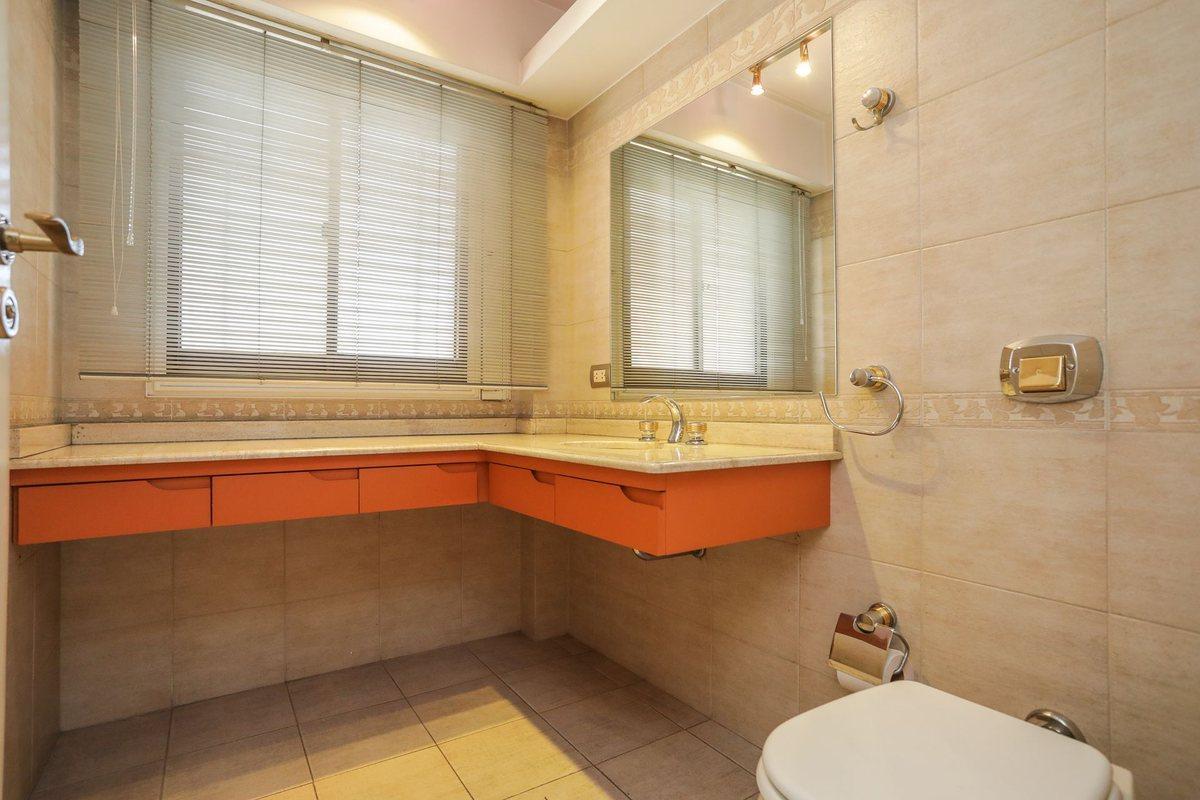 Venta Piso 5 Ambientes y 3 Cocheras Barracas 4