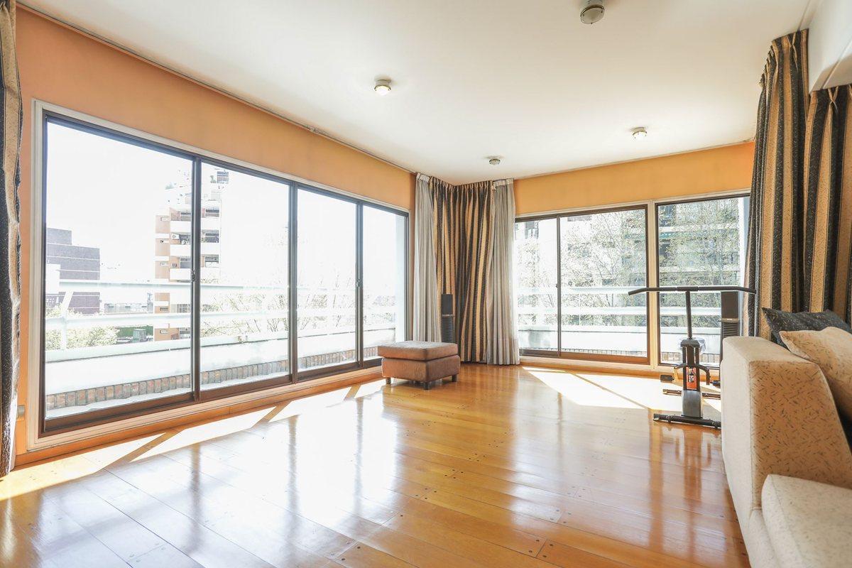 Venta Piso 5 Ambientes y 3 Cocheras Barracas 3
