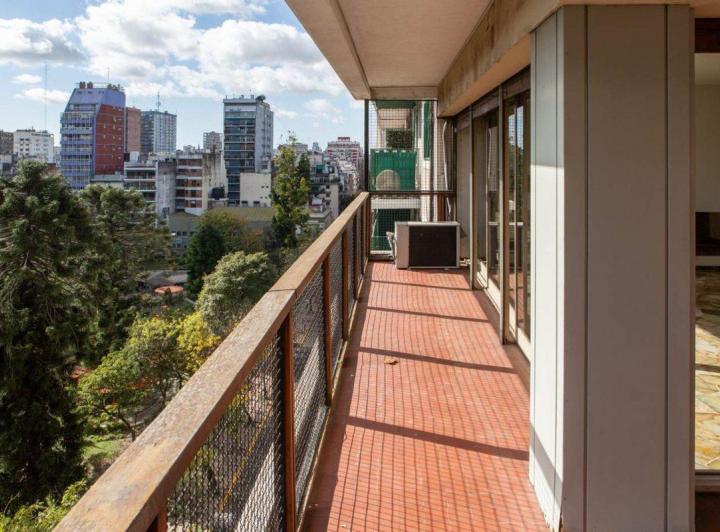 VENTA PISO 5 AMB C/COCH.  FRENTE A PARQUE RIVADAV 3
