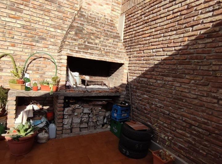 ALQUILER  DE CASA CON DEPTO EN BERNAL 5