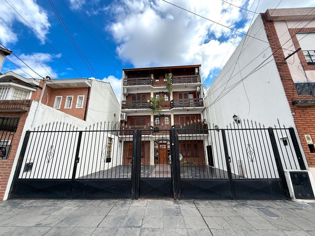 VENTA PH 3 AMB. CON PATIO  EN  WILDE CENTRO