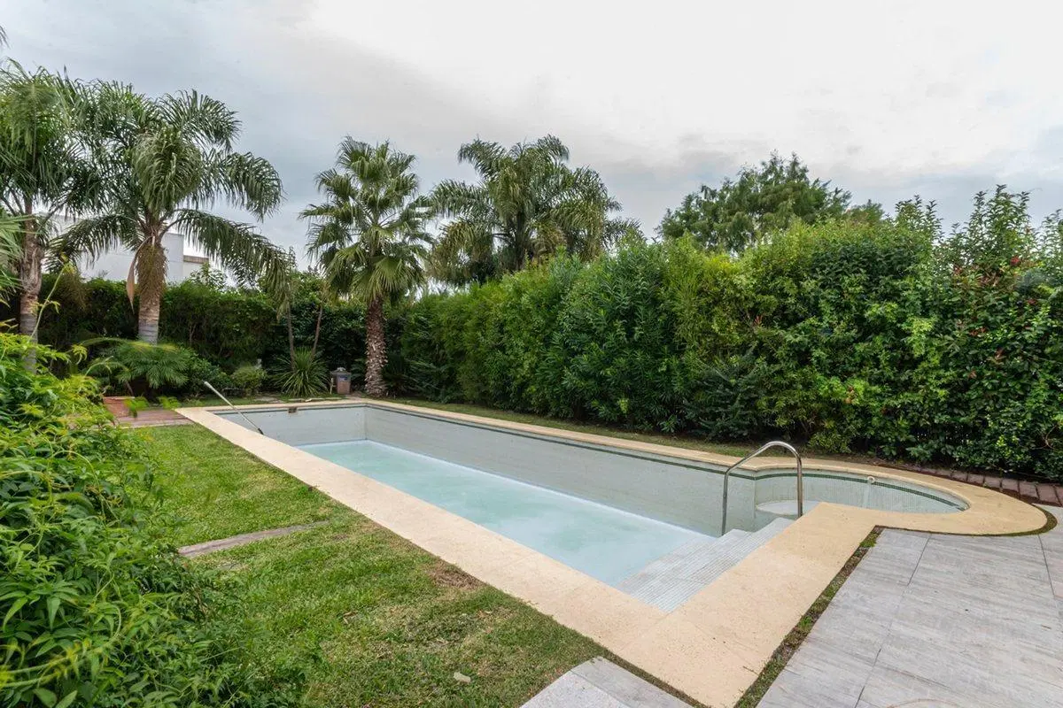 VENTA CASA CON PILETA Y PARQUE FINCAS DE IRAOLA 2 3