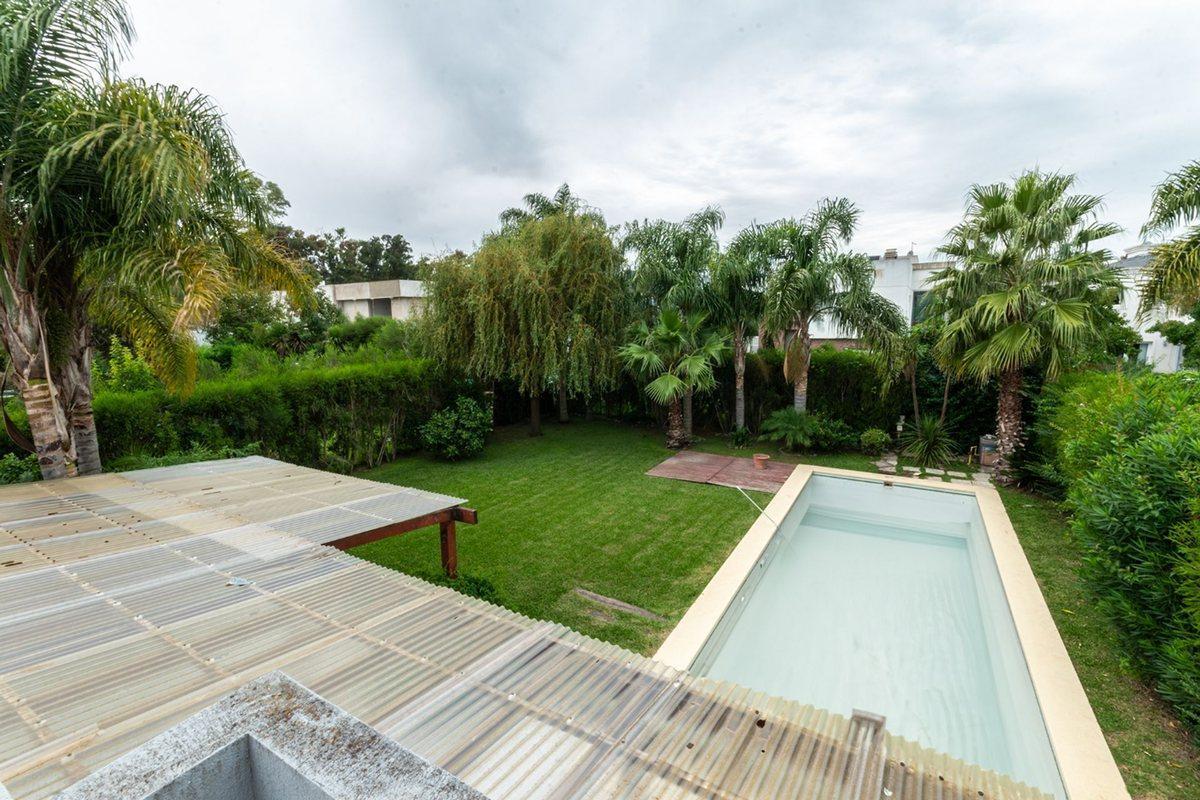 VENTA CASA CON PILETA Y PARQUE FINCAS DE IRAOLA 2