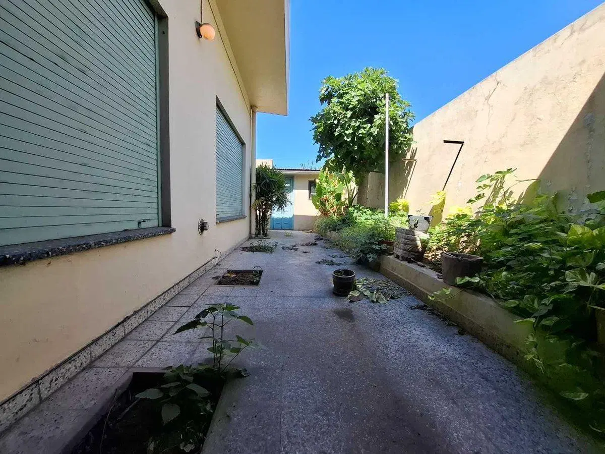 Venta Locales con Deposito Lanus 3