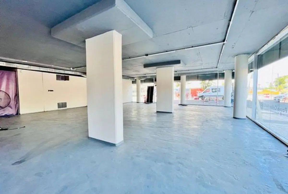 VENTA LOCAL COMERCIAL EN ESQUINA SAN TELMO 3