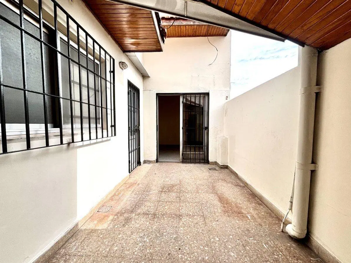 VENTA CASA,GARAGE, DEPOSITO LOCAL VALENTIN ALSINA 3
