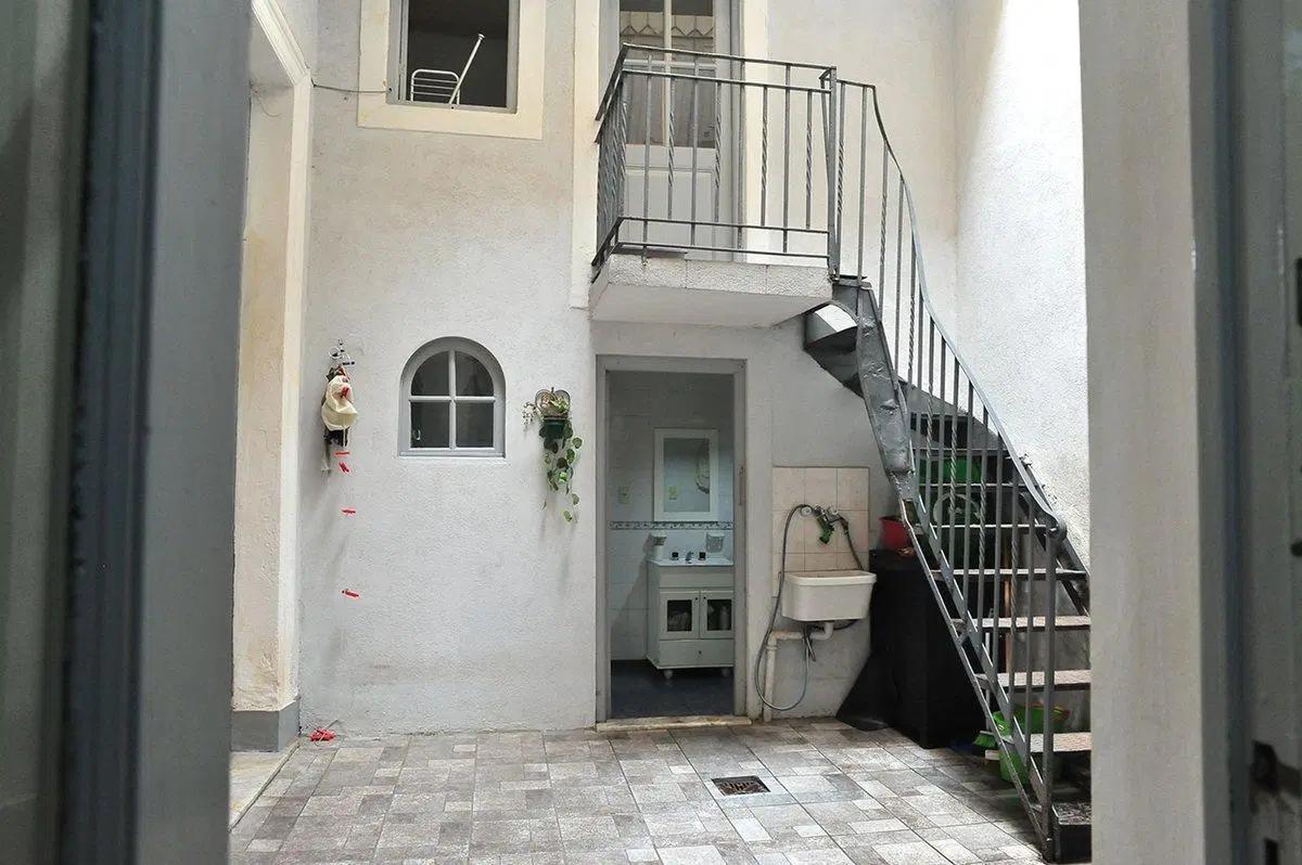 VENTA EXCELENTE PH CON PATIO EN CONSTITUCION CABA 3
