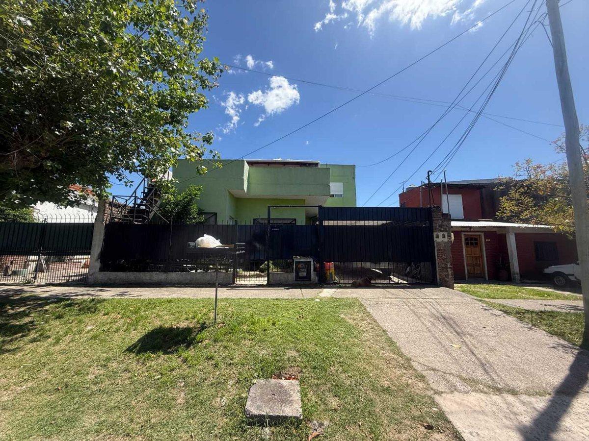 VENTA CASA SEIS AMBIENTES WILDE JARDIN