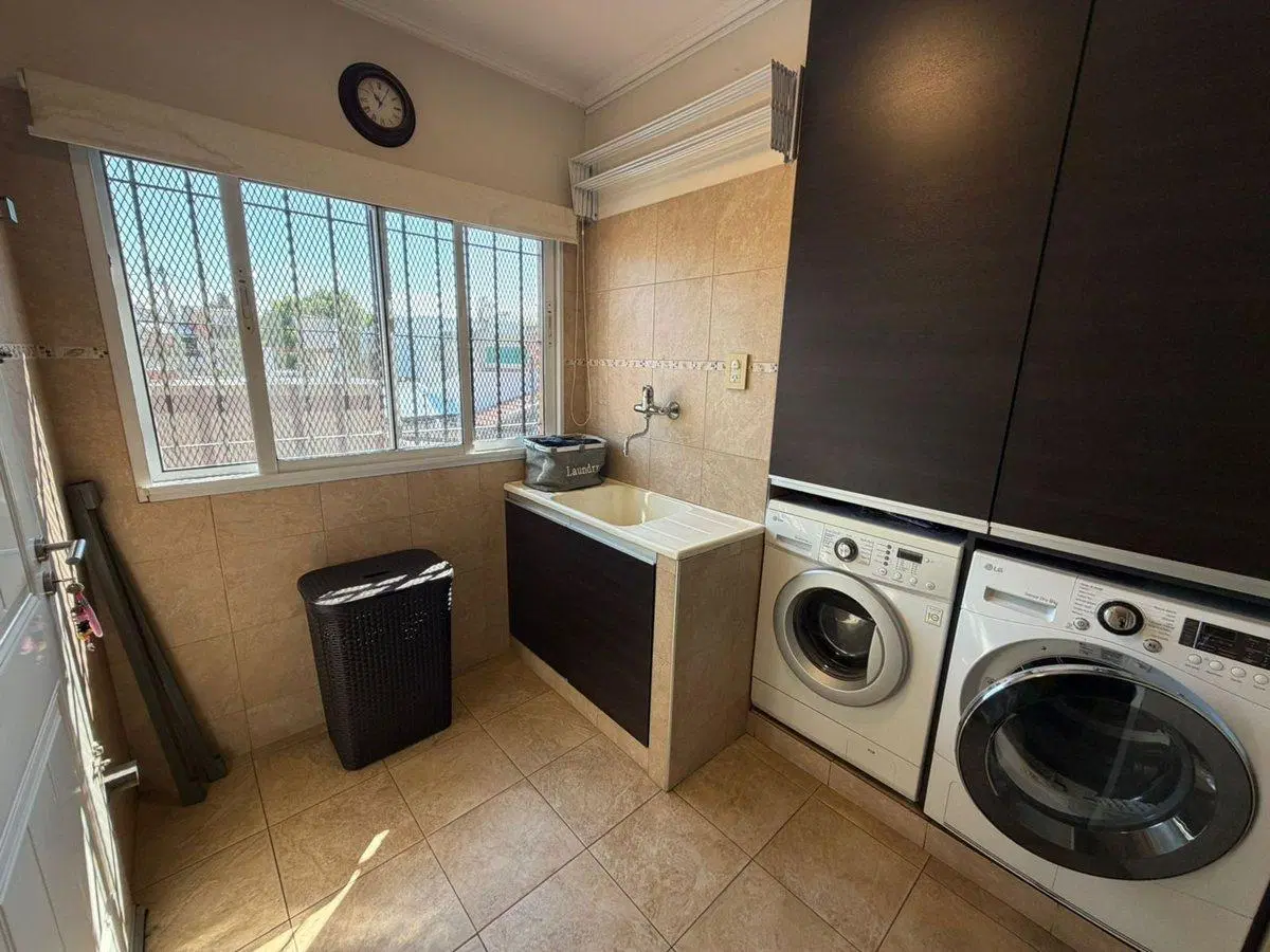 CASA EN VENTA CIUDADELA 4 AMBIENTES CON PILETA 2