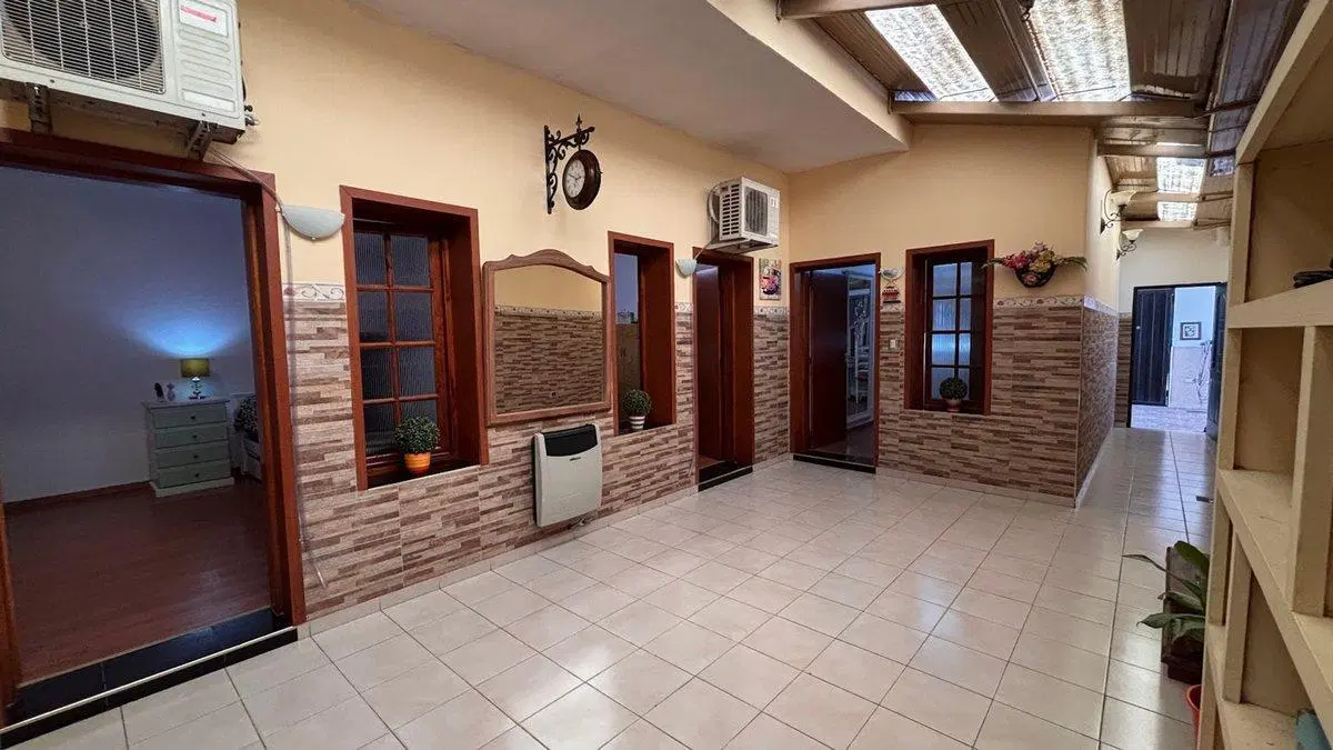 EN VENTA CASA 4 AMB COCHERA PATIO VILLA LUGANO 2