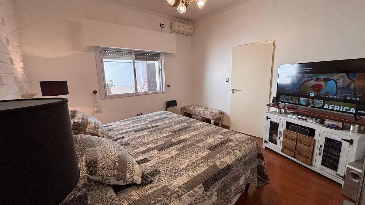 EN VENTA CASA 4 AMB COCHERA PATIO VILLA LUGANO 4
