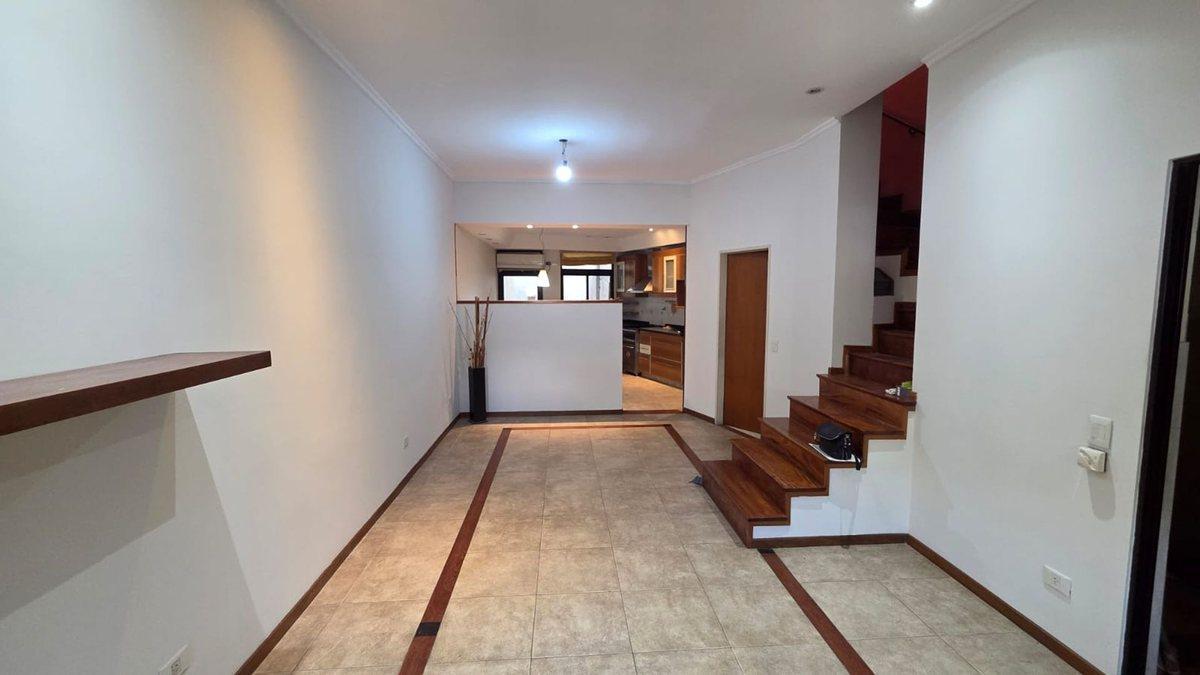 VENTA Parque Chacabuco CASA 3dorm. cochera terraza
