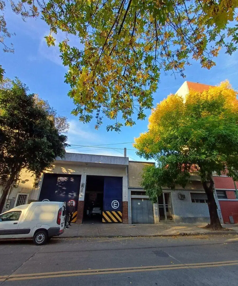 ALQUILER DEPOSITO COMERCIAL FLORES 845m2 cubiertos 3
