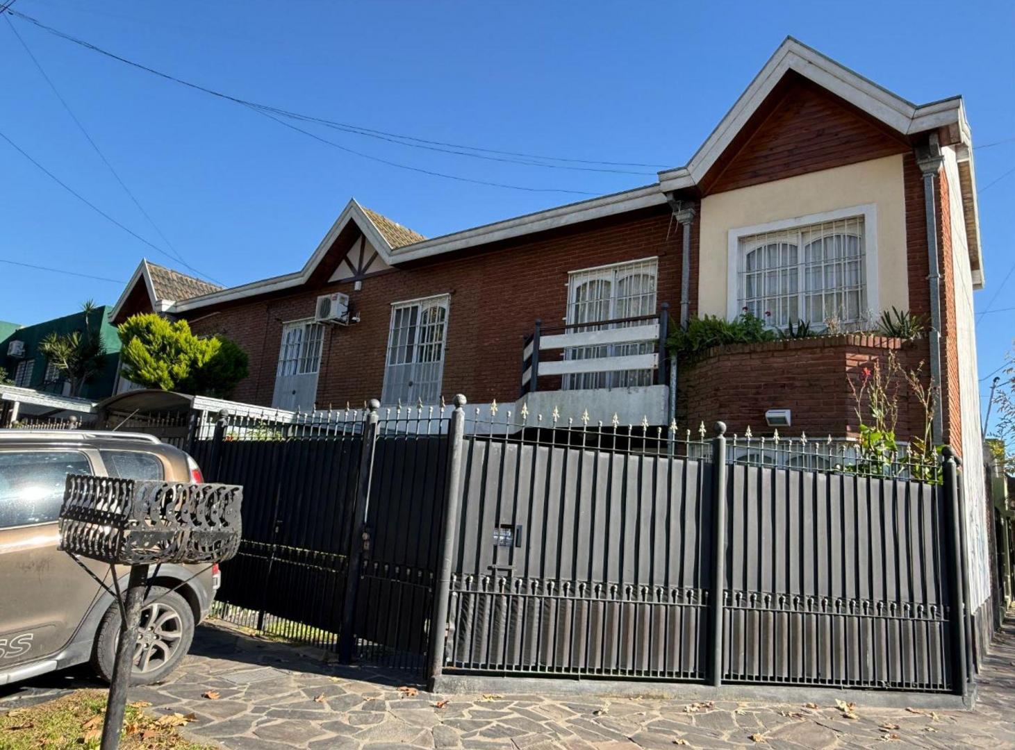 VENTA PH 3 AMBIENTES CON PATIO Y COCHERA EZPELETA
