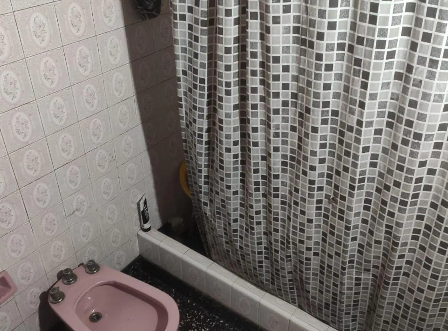 VENTA casa 2 dormitorios living comedor AVELLANEDA 2