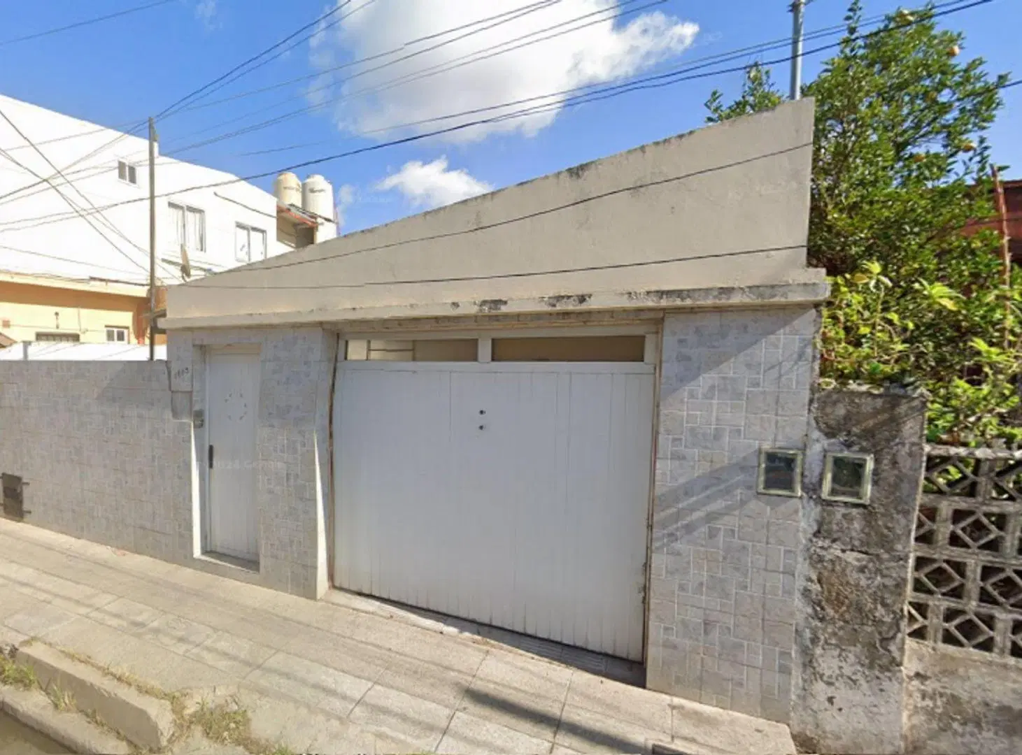VENTA casa 2 dormitorios living comedor AVELLANEDA 5