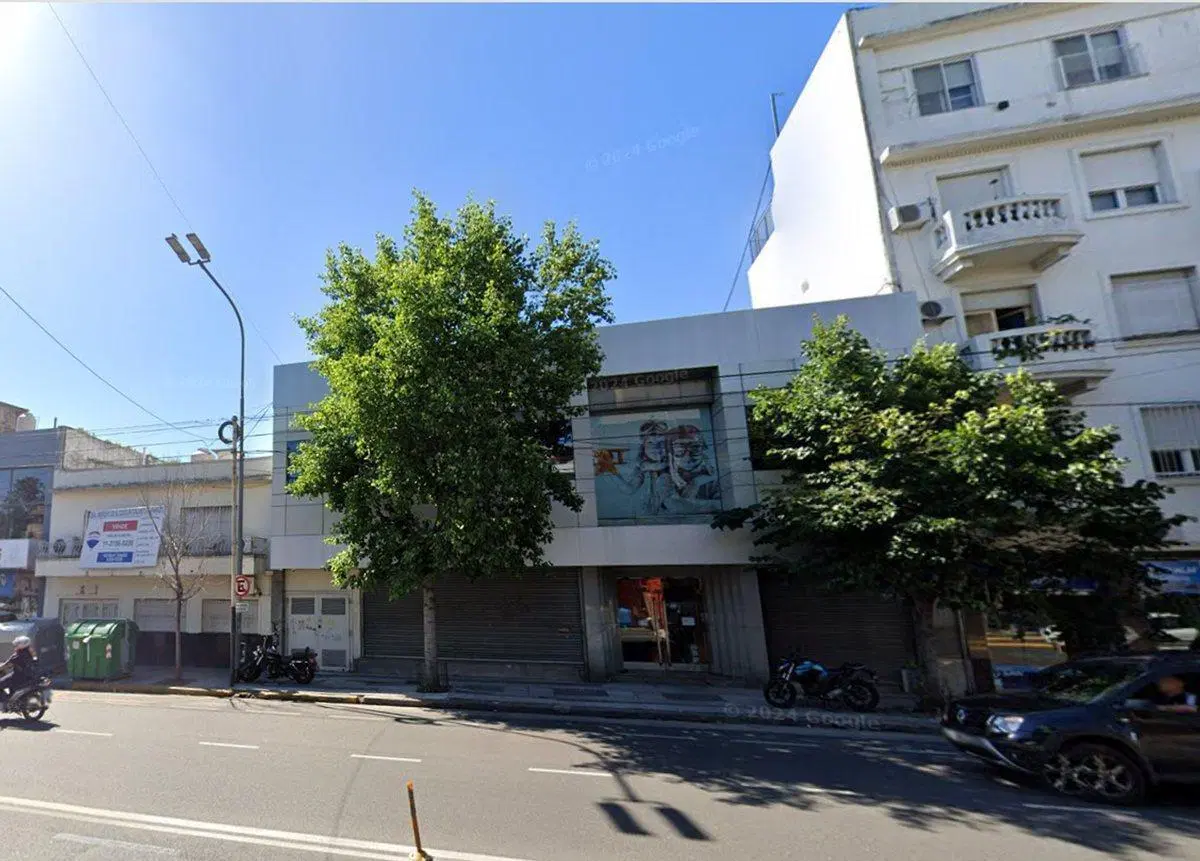VENTA DEPOSITO - GALPÓN con LOCAL COMERCIAL FLORES 4