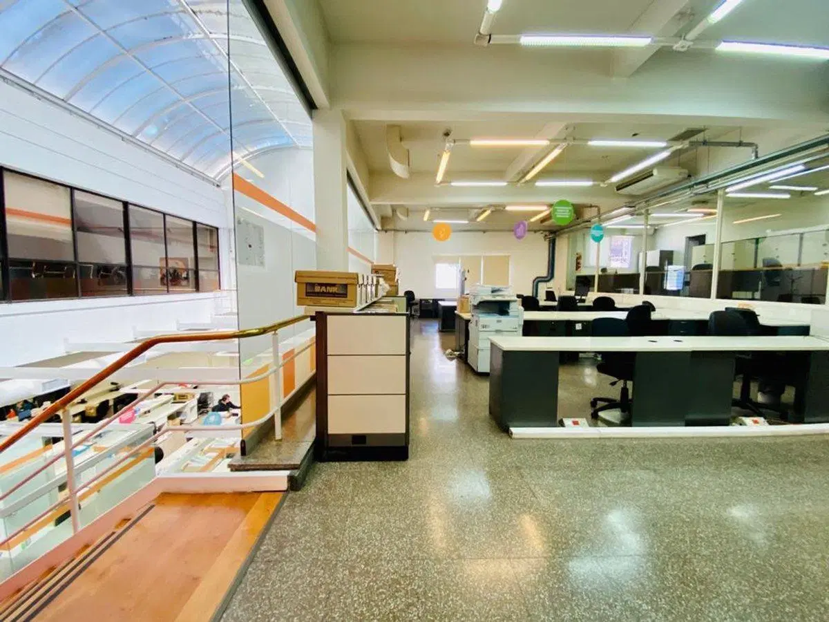 VENTA DEPOSITO - GALPÓN con LOCAL COMERCIAL FLORES 5