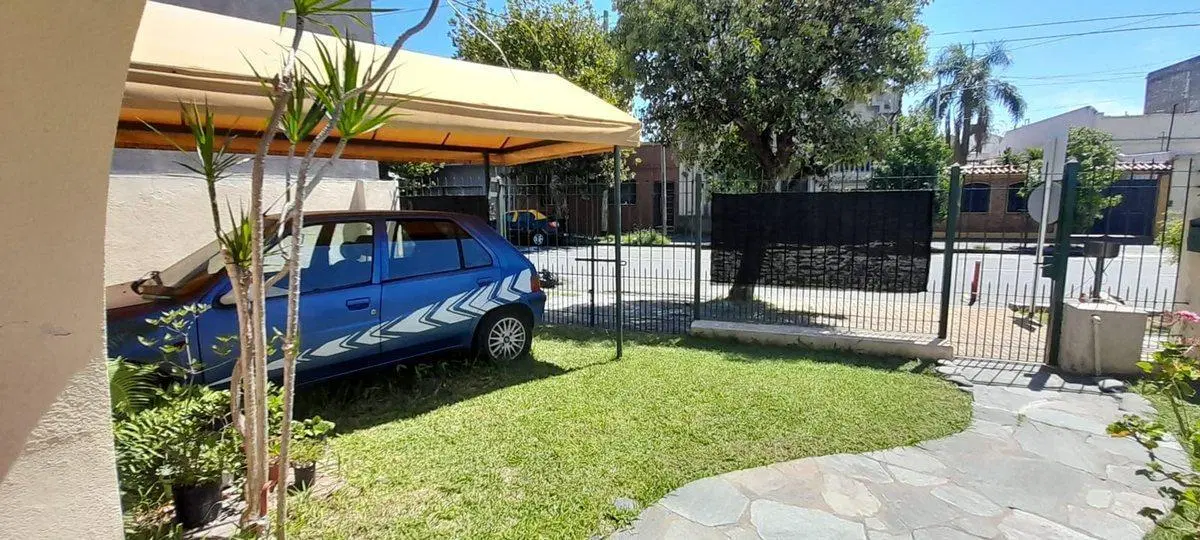 VENTA CASA 2 AMB CON PATIO Y COCHERA AVELLANEDA 2