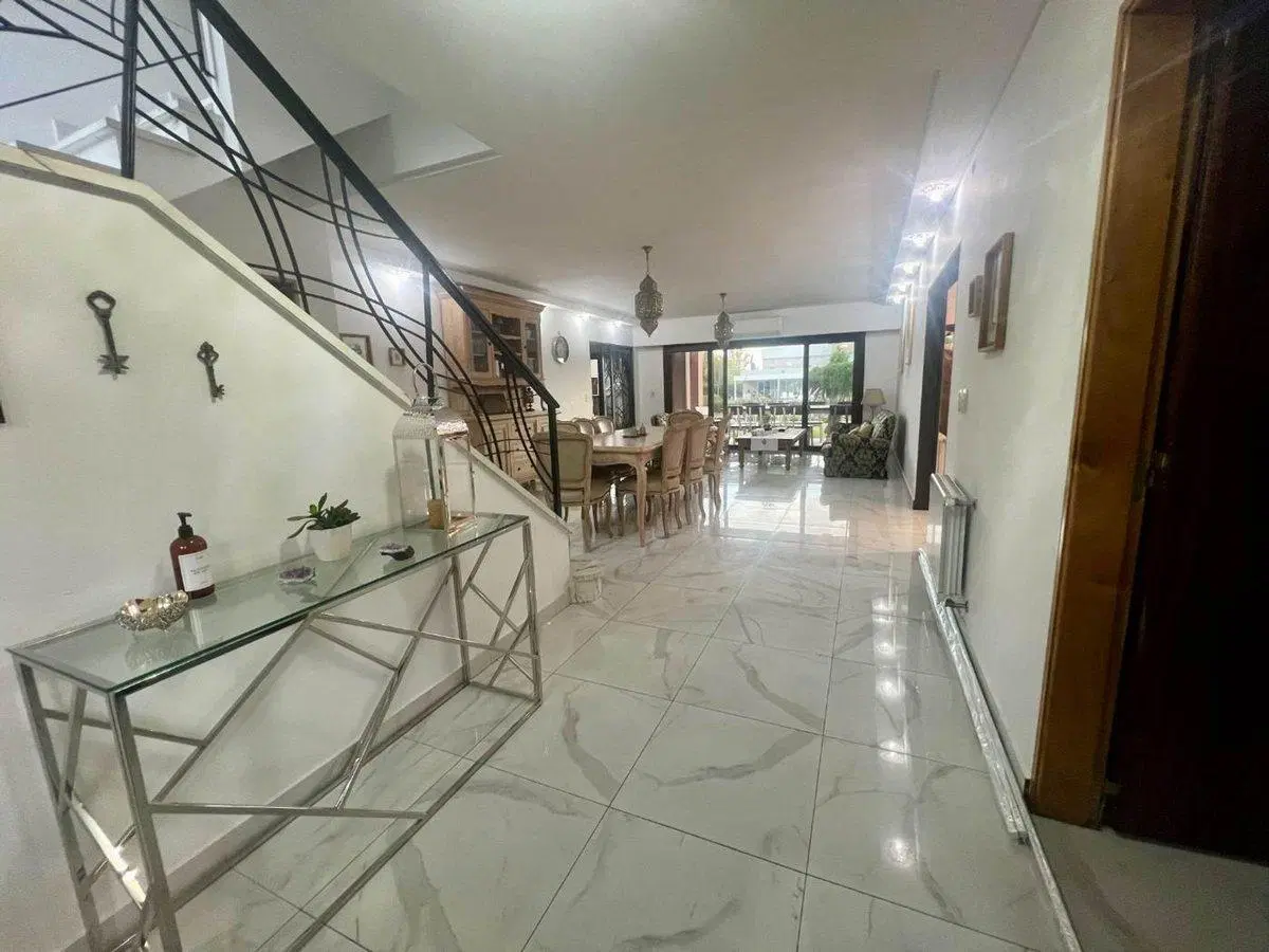VENTA CASA NUEVO QUILMES 8 AMBIENTES A LA LAGUNA 2