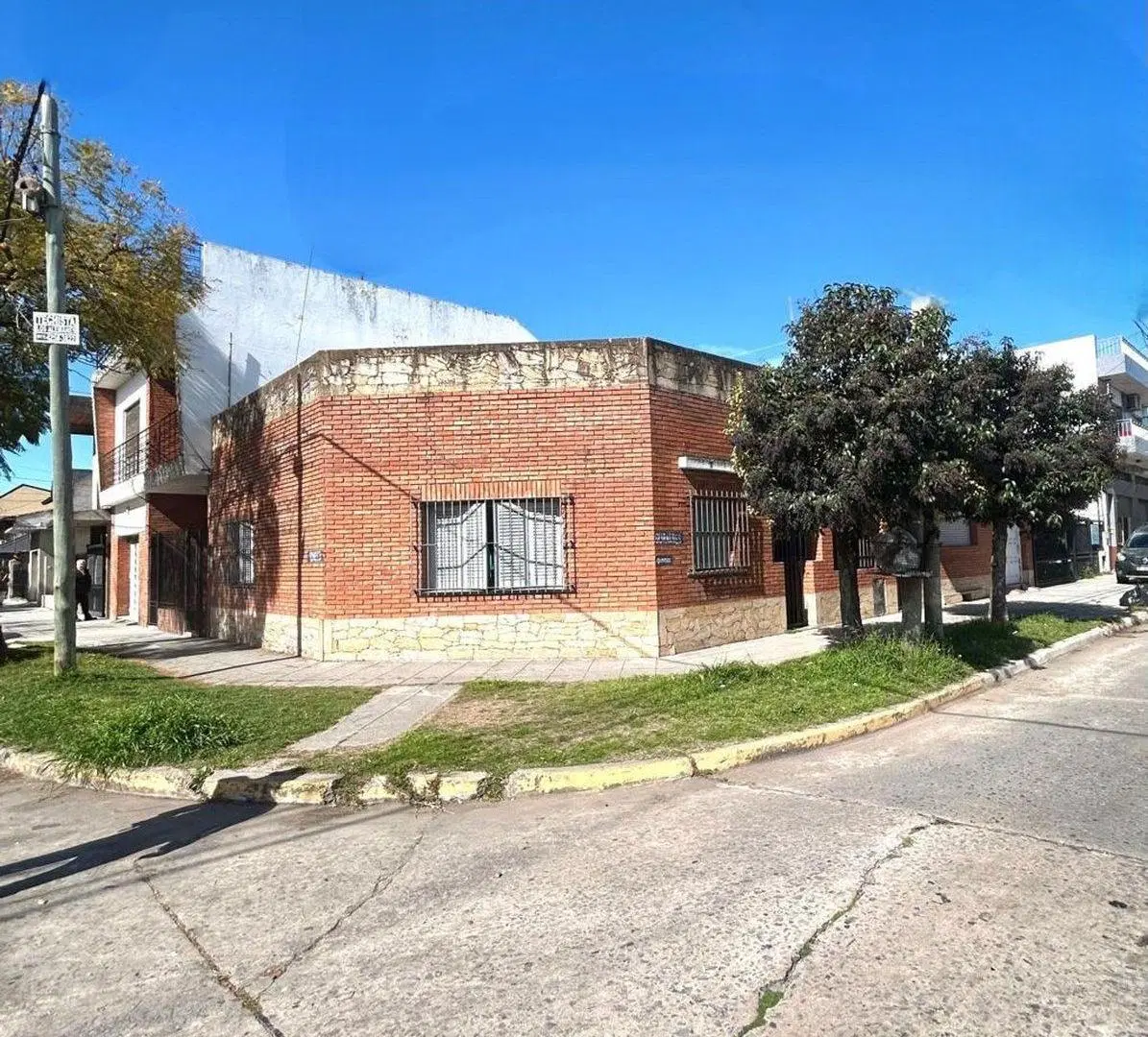 VENTA CASA 5 AMB CON PATIO Y COCHERA EN QUILMES 5