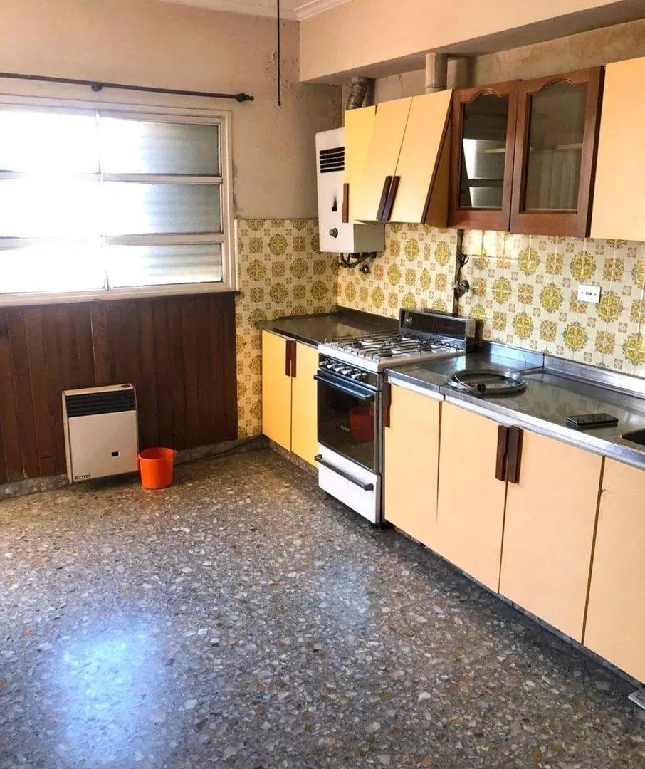 VENTA  DEPARTAMENTO 4 AMB. CON COCHERA QUILMES 3