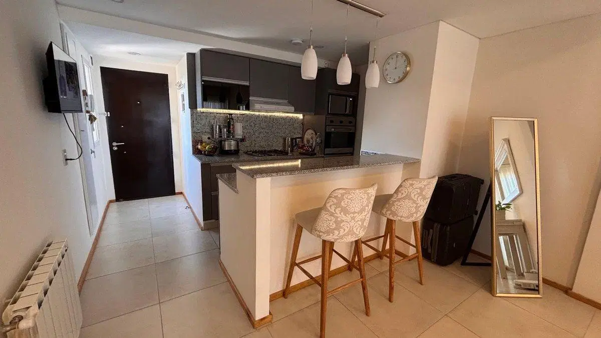 VENTA SEMIPISO 3 AMBIENTES BALCON COCHERA QUILMES 5