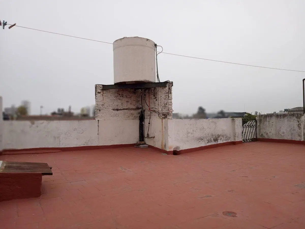 VENTA PH 2 AMB c/PATIO y TERRAZA - SARANDÍ 3
