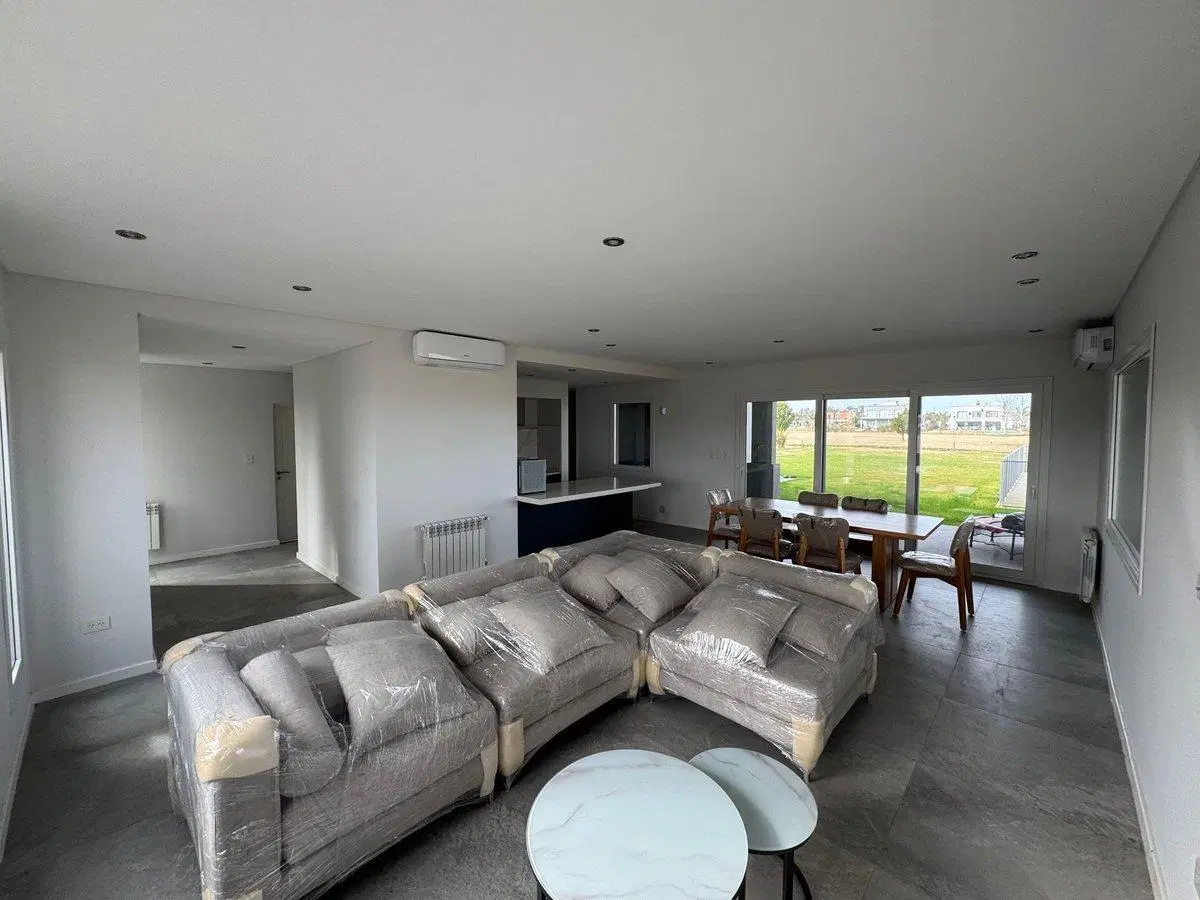VENTA CASA HARAS DEL SUR 3 C/ PILETA 3 DORMITORIOS 4
