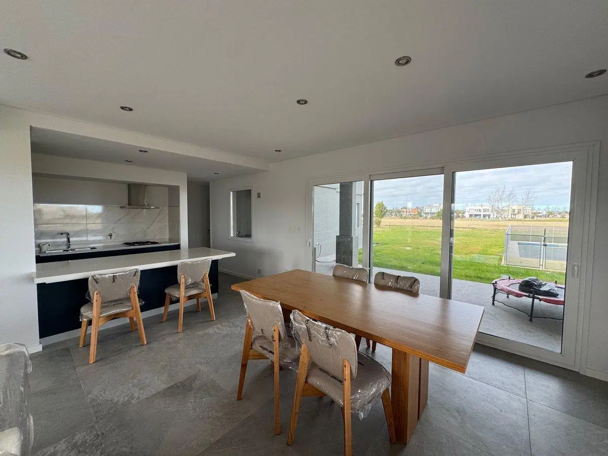 VENTA CASA HARAS DEL SUR 3 C/ PILETA 3 DORMITORIOS 5