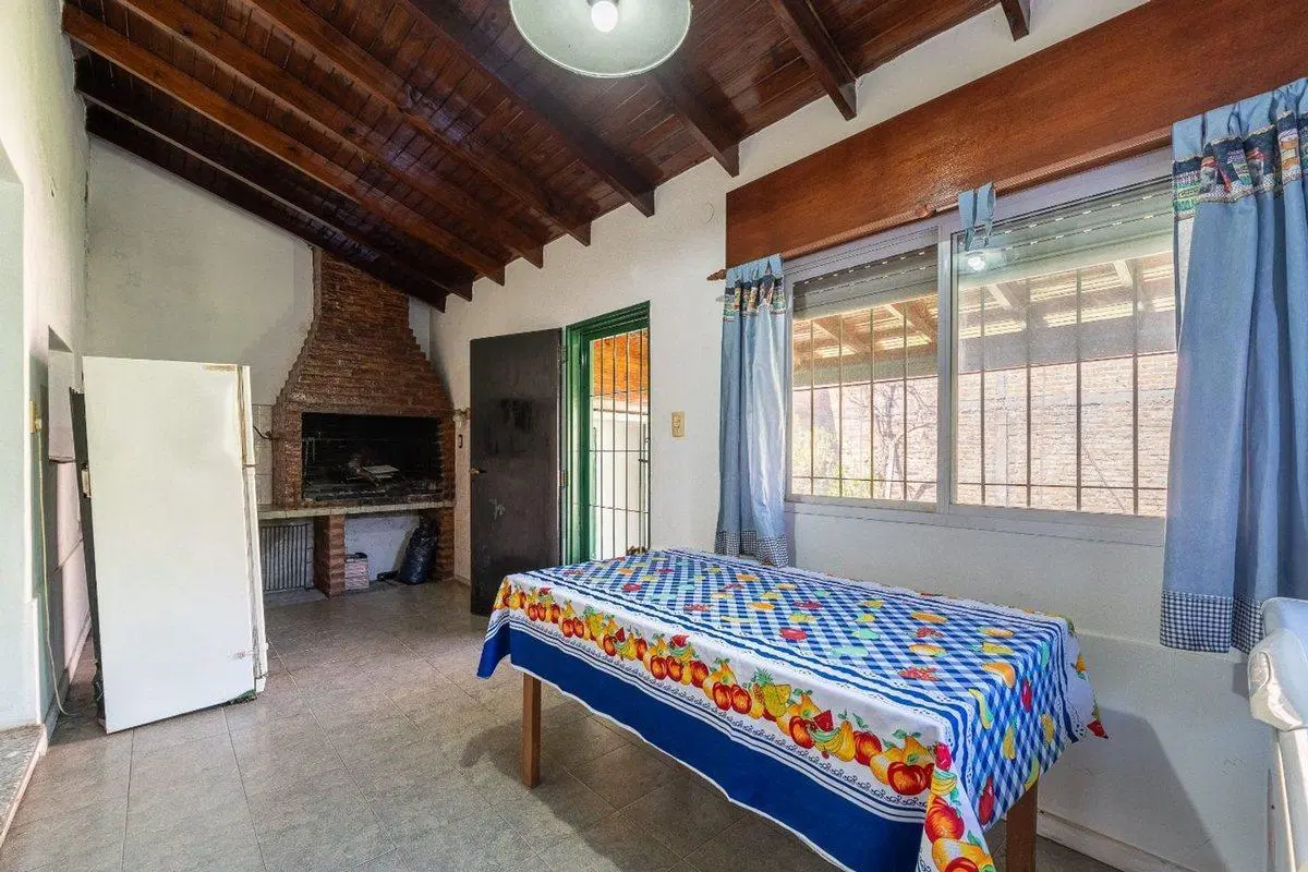 VENTA CASA 4 AMB. BERTAZATEGUI PATIO-PARRILLA 5