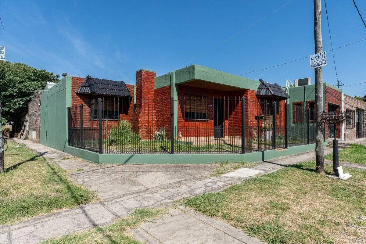 VENTA CASA 4 AMB. BERTAZATEGUI PATIO-PARRILLA 3