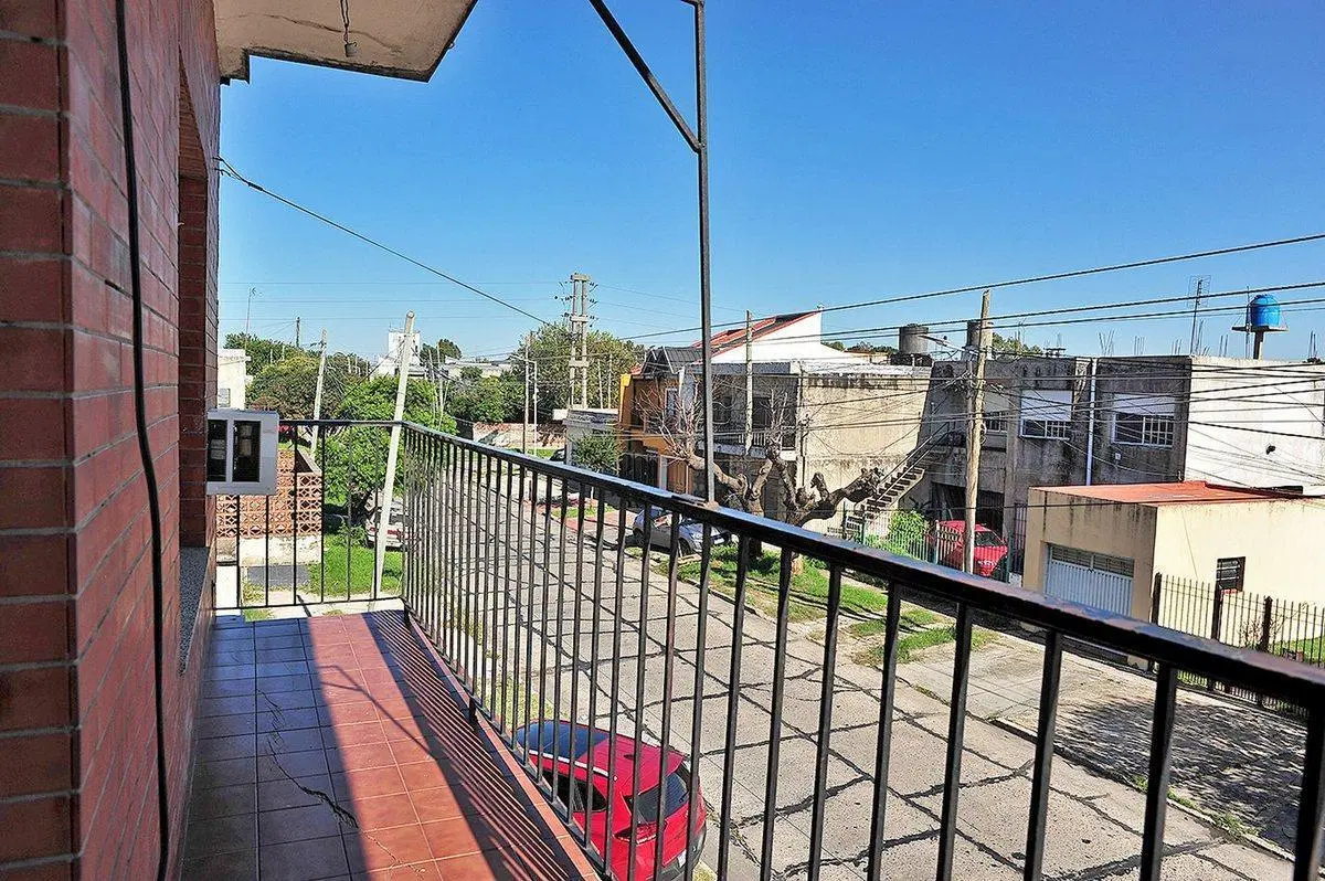 VENTA PH EN PLANTA ALTA VILLA DOMINICO AVELLANEDA 5