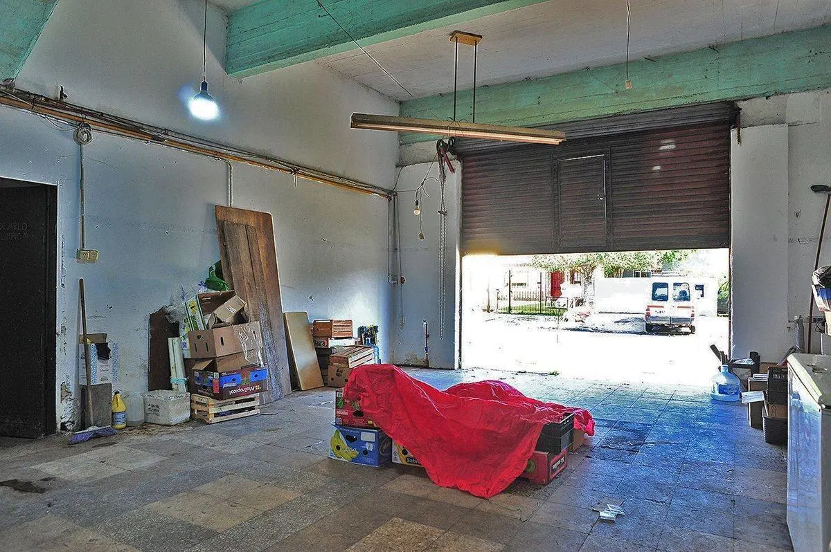 VENTA GALPON  CON BAÑO Y FONDO EN VILLA DOMINICO 5