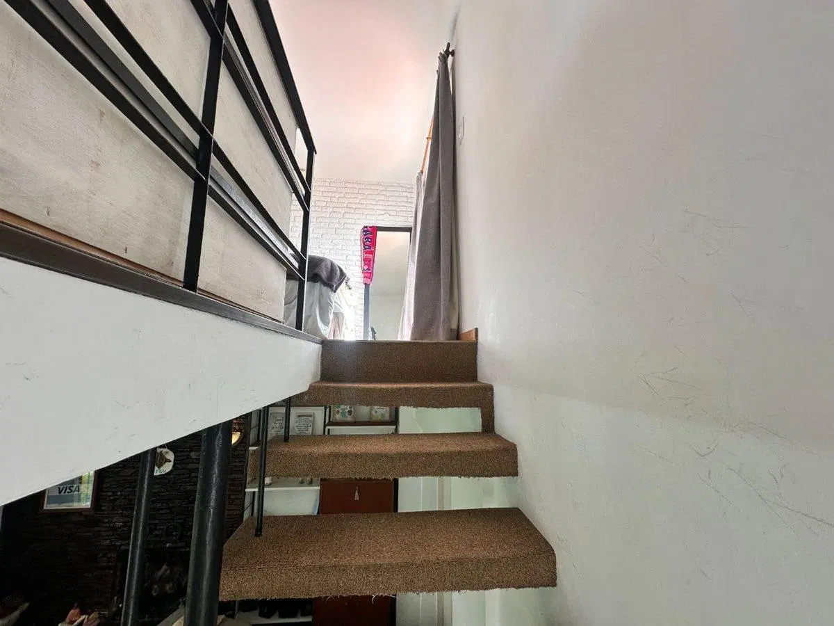 Venta casa 5 ambientes c/parque en Temperley 4