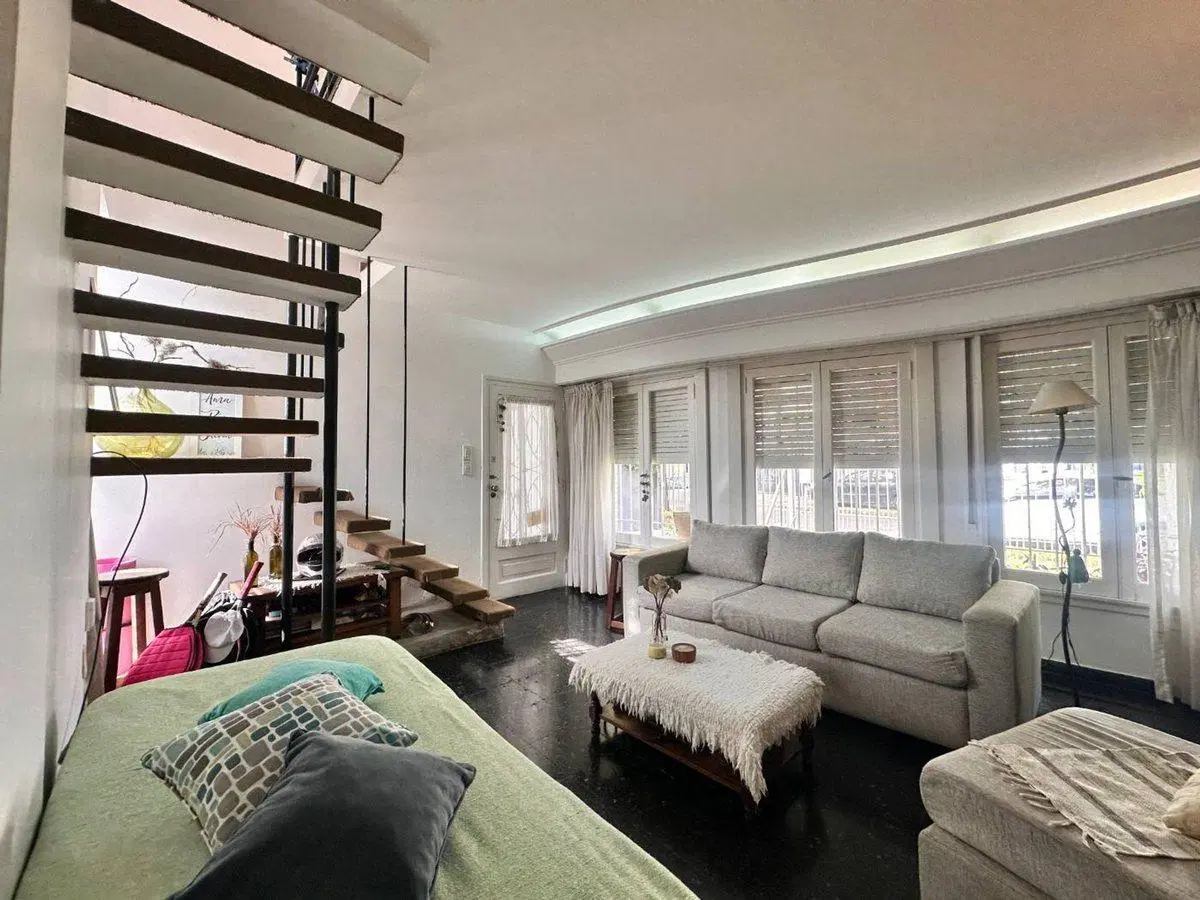 Venta casa 5 ambientes c/parque en Temperley 3