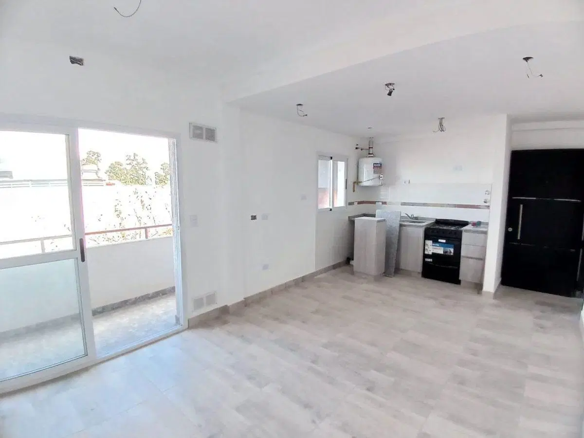 VENTA DEPTO DE 2 AMB ZONA RESIDENCIAL LA TABLADA 4