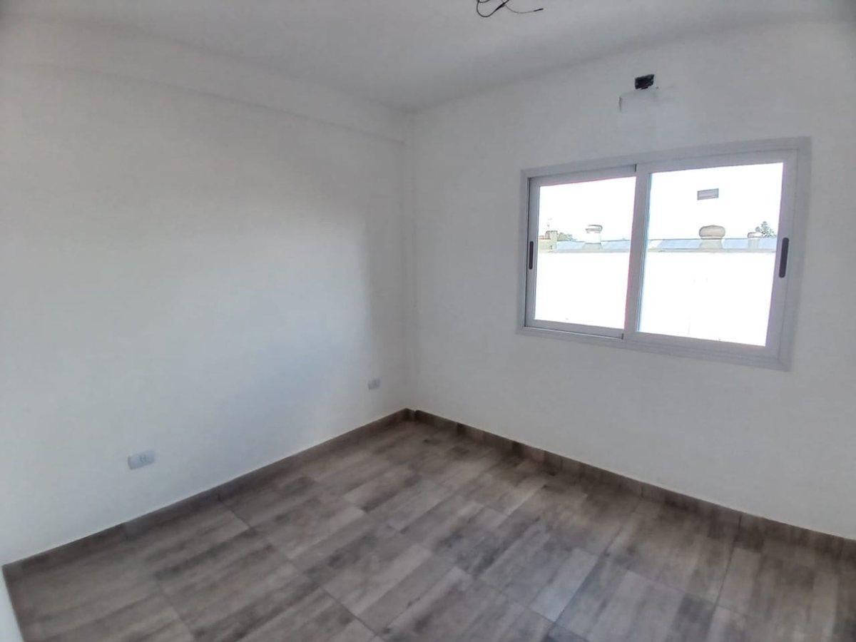 Foto de VENTA DEPTO DE 2 AMB ZONA RESIDENCIAL LA TABLADA, imagen 2