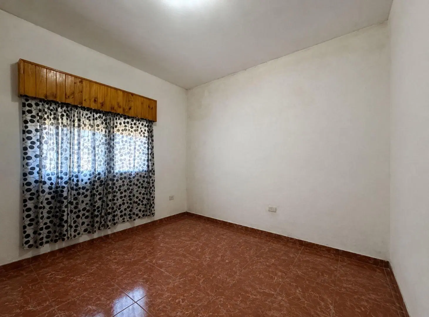 VENTA CASA 5 AMBIENTES BERNAL JARDIN COCHERA 3
