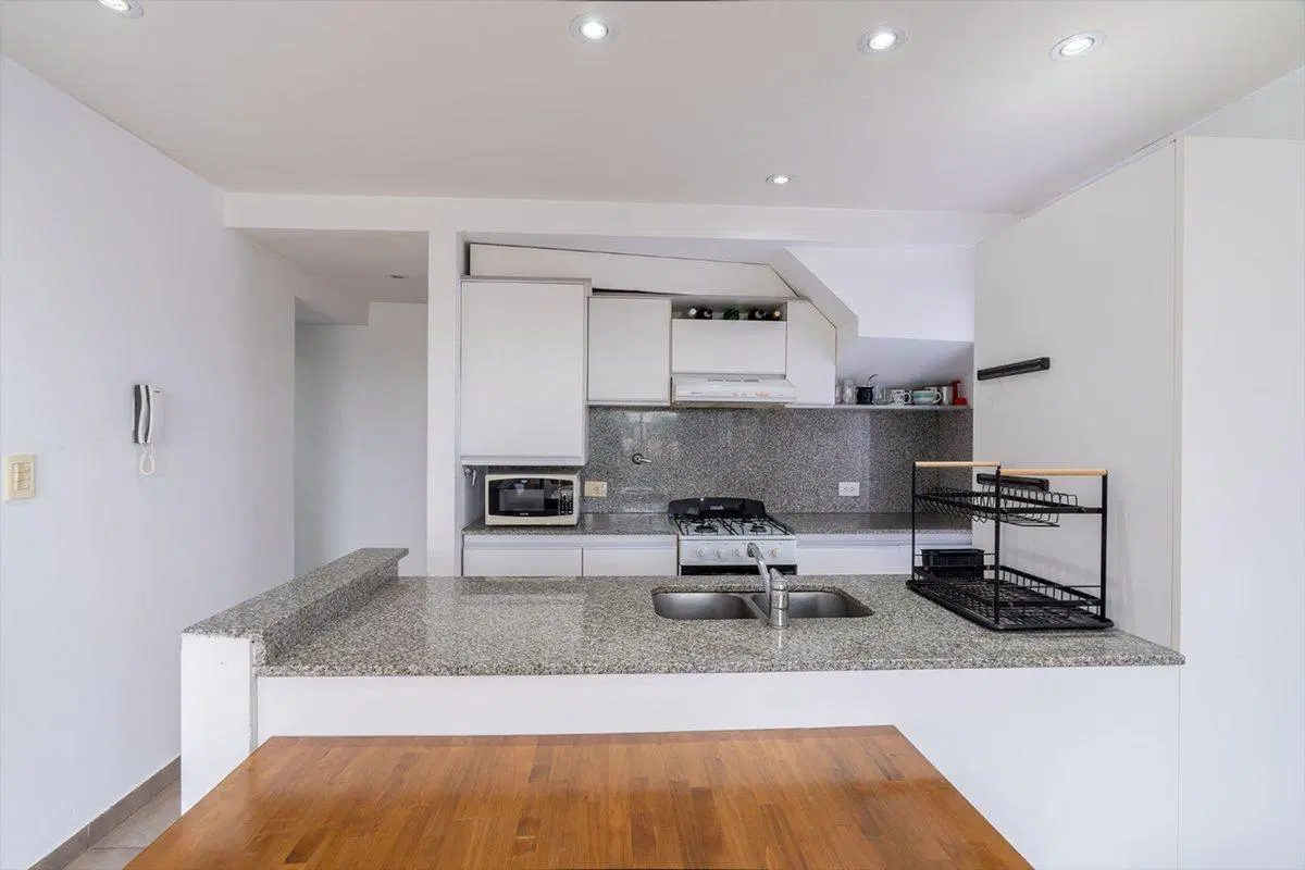 VENTA PH 2 AMB. EN PLANTA ALTA BERNAL E.  QUILMES 5