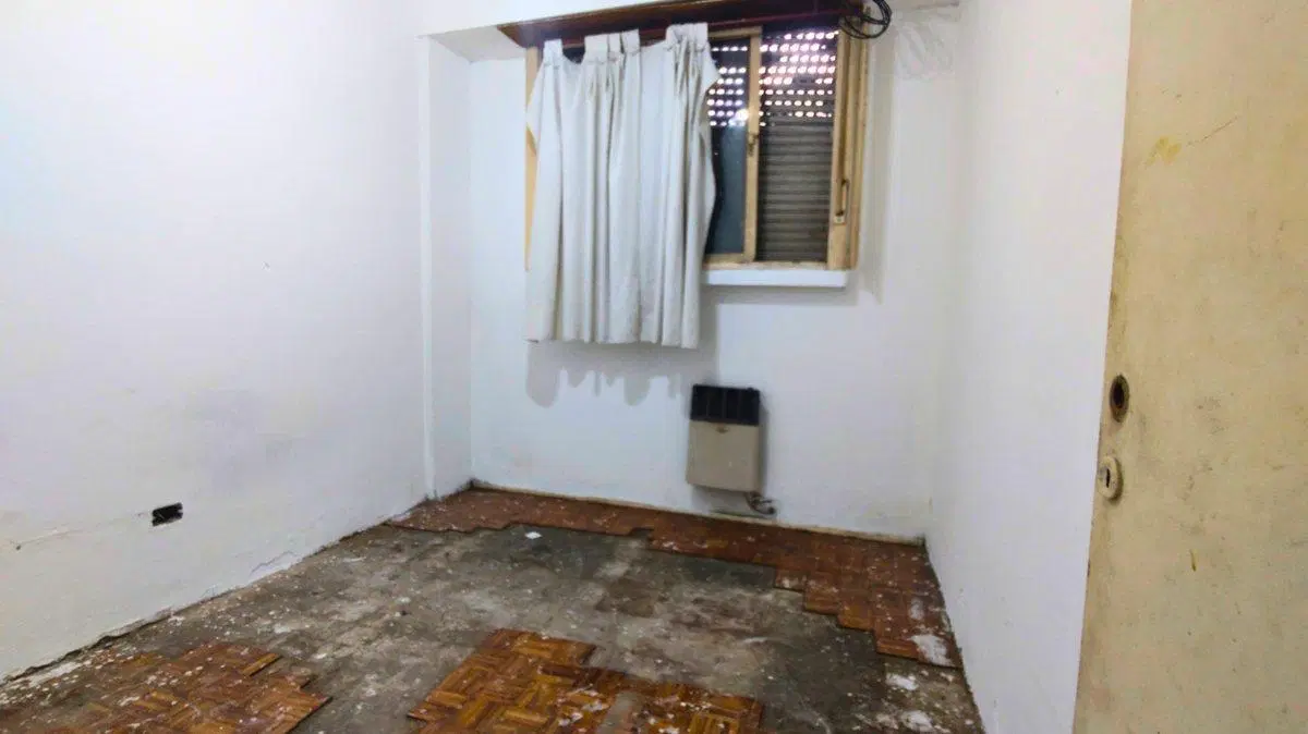 DEPARTAMENTO EN VENTA CON PATIO 2 AMB/ REFACCIONAR 4