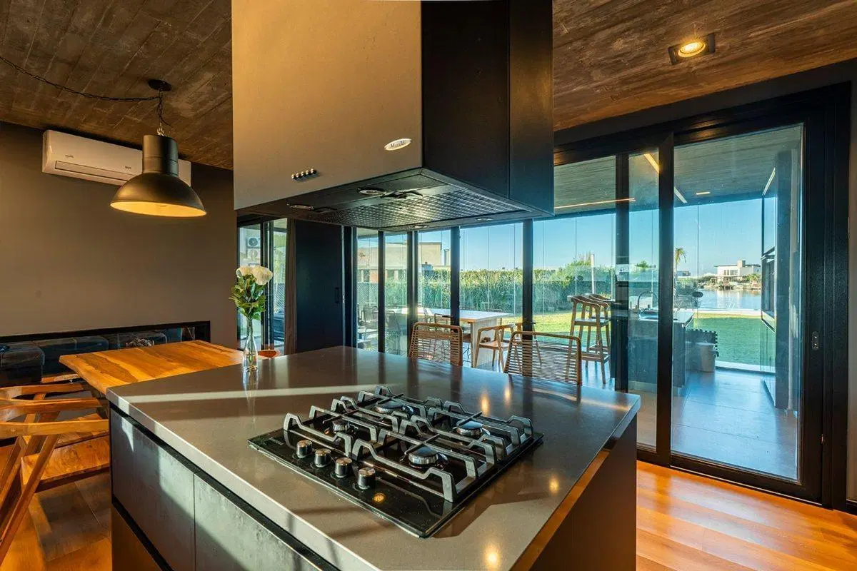 CASA EN VENTA VILLALOBOS 5 AMBIENTES AL LAGO 5