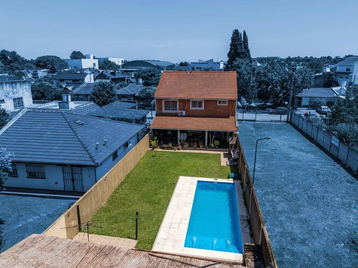 VENTA CASA 5 AMB QUILMES CON PILETA 2