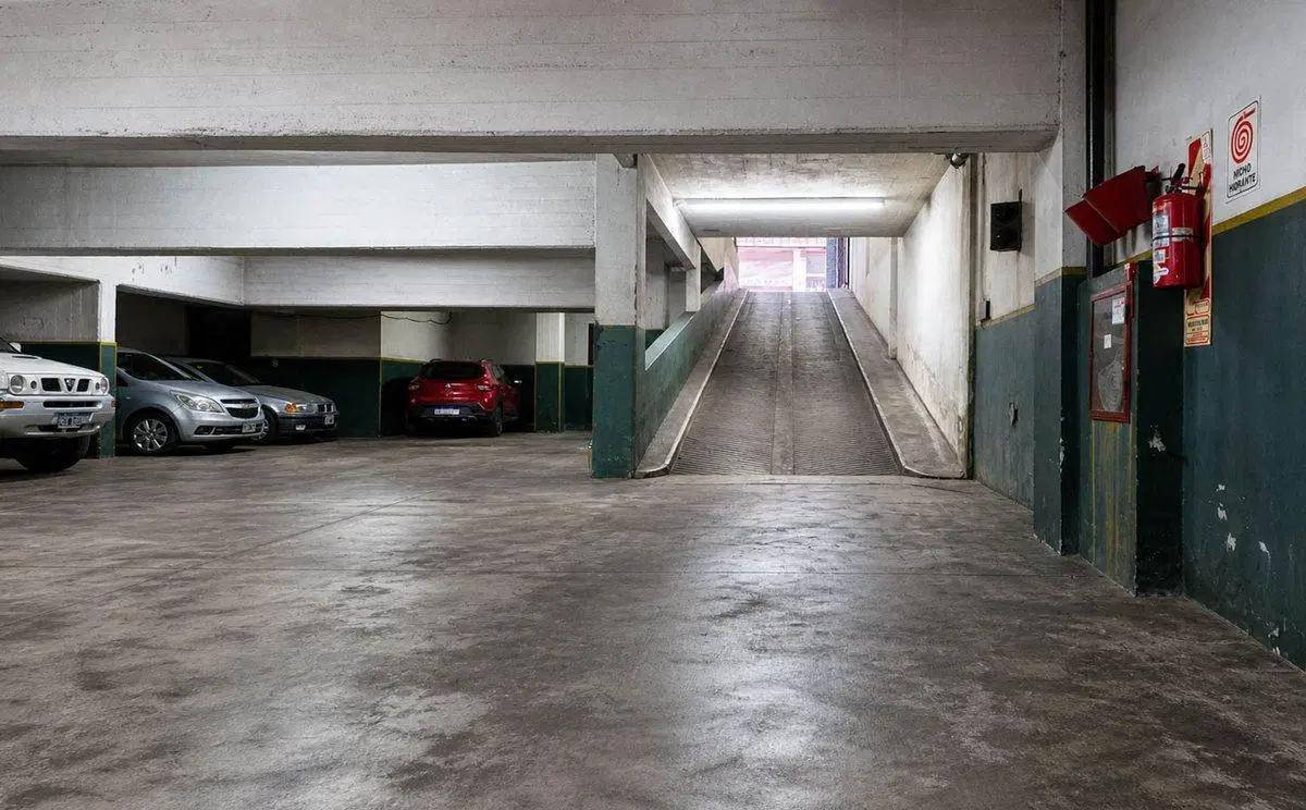 VENTA COCHERA FIJA CUBIERTA EN GARAGE | MONSERRAT 2